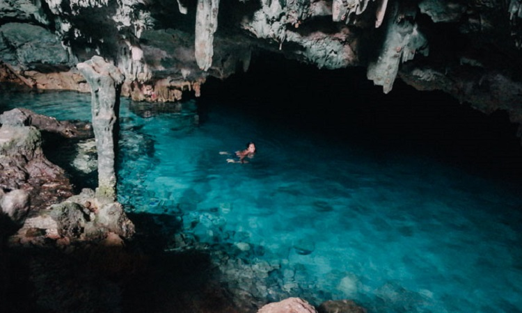 gua batu cermin