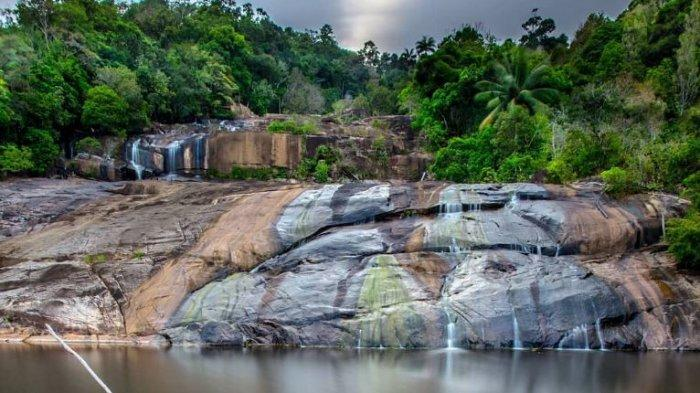 Air Terjun Temburun Bertingkat Pulau Siantan