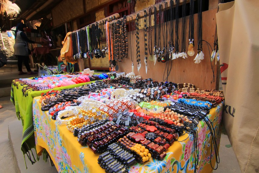 Desa Sade Oase Lokal Budaya Sasak di Lombok