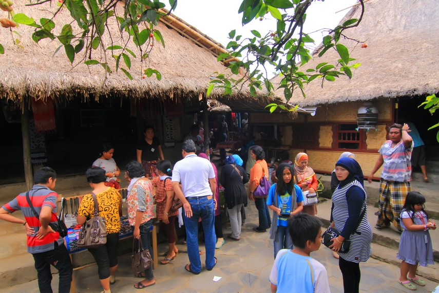 Desa Sade Oase Lokal Budaya Sasak di Lombok