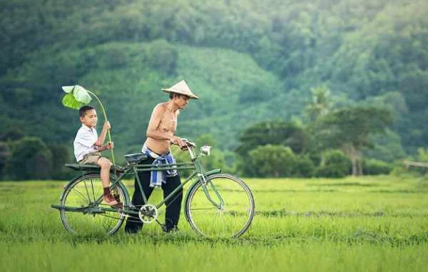 Kebahagiaan Sederhana Hidup di Desa